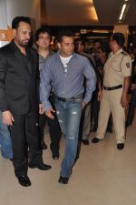 Salman Khan at Dabangg 2 premiere in PVR, Mumbai on 20th Dec 2012 (135).JPG
